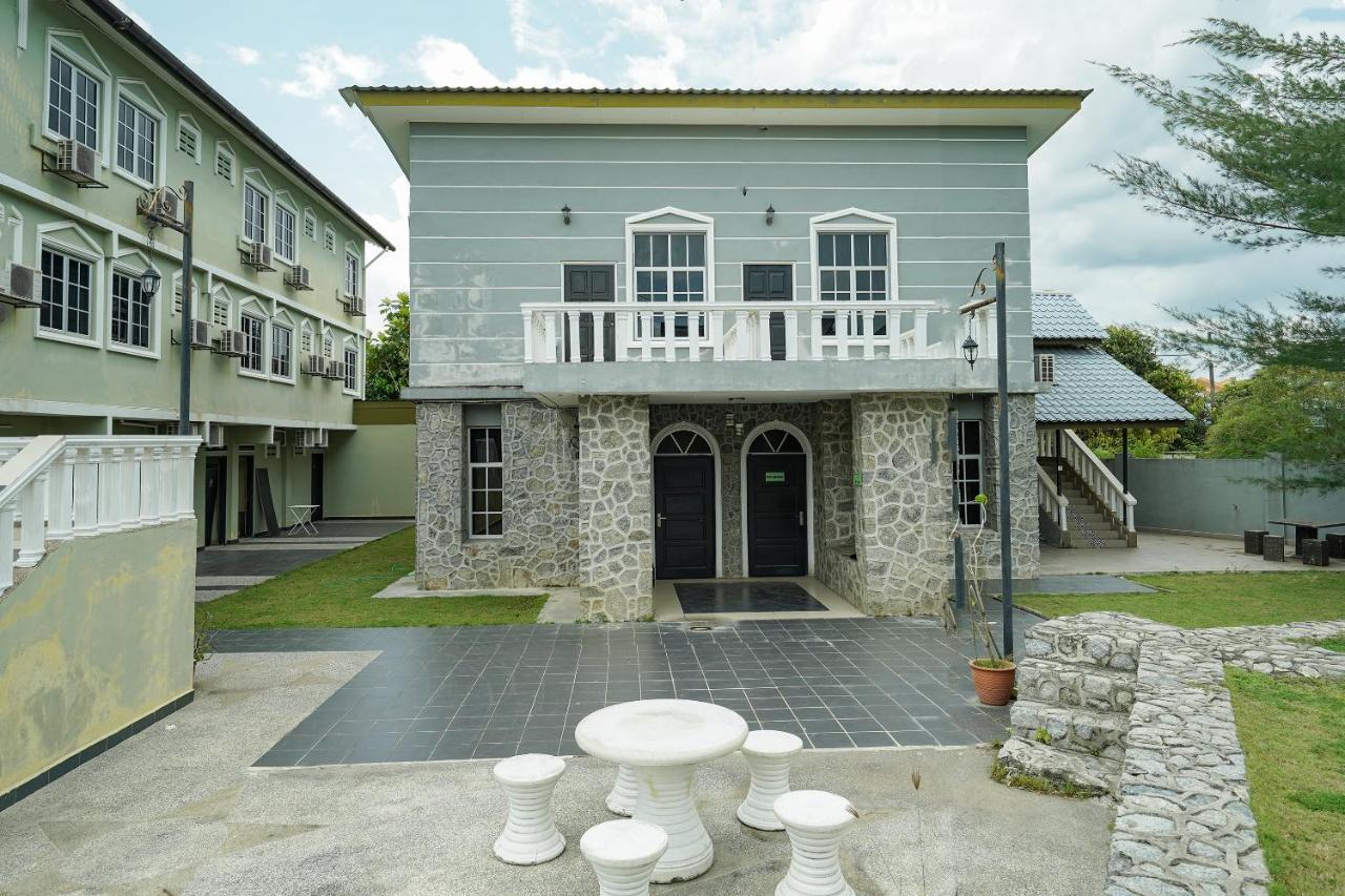 Oyo 90451 Bangi Moya Guesthouse Exteriör bild