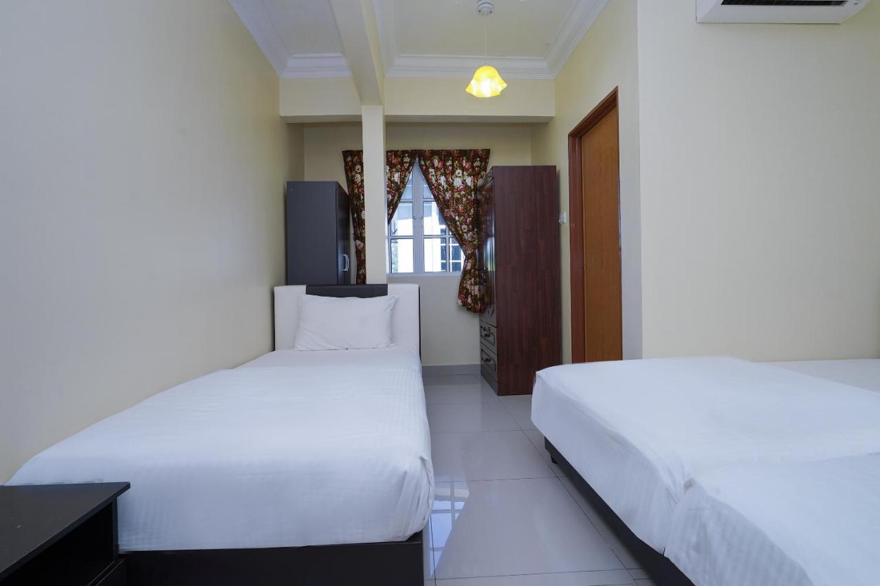 Oyo 90451 Bangi Moya Guesthouse Exteriör bild